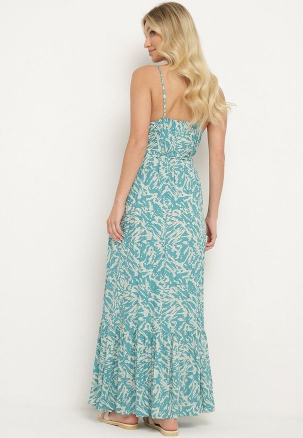 Born2be - Jasnoniebieska Sukienka z Wiskozy na Ramiączkach z Gumką w Pasie i Materiałowym Paskiem Stralia. Okazja: na co dzień. Kolor: niebieski. Materiał: wiskoza, materiał. Długość rękawa: na ramiączkach. Styl: casual, elegancki