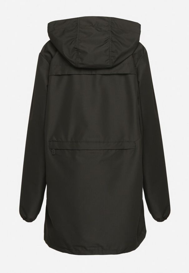 Born2be - Ciemnozielona Kurtka Wiatrówka o Wydłużonym Fasonie z Kapturem Axerinta. Typ kołnierza: kaptur. Kolor: zielony. Styl: klasyczny