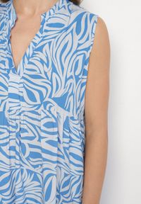 Born2be - Niebieska Bawełniana Rozkloszowana Sukienka z Geometrycznym Wzorem Annivaria. Okazja: na co dzień. Typ kołnierza: dekolt w kształcie V. Kolor: niebieski. Materiał: bawełna. Wzór: geometria. Typ sukienki: rozkloszowane. Styl: klasyczny, casual, elegancki #2