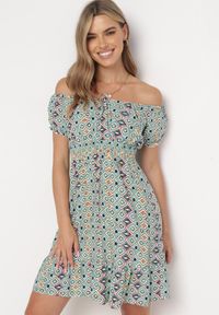 Born2be - Zielona Wiskozowa Mini Sukienka z Hiszpańskim Dekoltem Krala. Kolor: zielony. Materiał: wiskoza. Wzór: aplikacja. Długość: mini #1