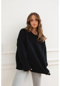 SWETER INES CZARNY One size - Flawless. Okazja: na co dzień, na spotkanie biznesowe, do pracy. Kolor: czarny. Materiał: skóra, dzianina, bawełna, wełna. Sezon: zima, lato, jesień. Styl: casual, klasyczny, biznesowy