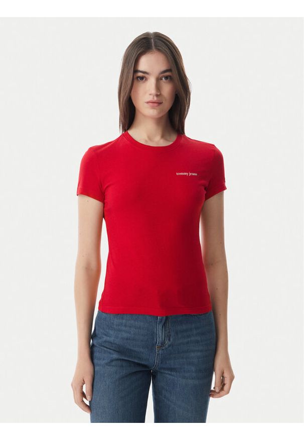 Tommy Jeans T-Shirt Ess Logo DW0DW23479 Czerwony ciemny Slim Fit. Kolor: czerwony. Materiał: bawełna