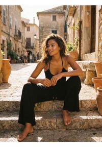 Sinsay - Spodnie straight leg - czarny. Kolor: czarny #1