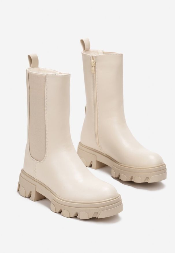 Renee - Beżowe Botki Sztyblety w Stylu Chunky z Łańcuchem Retrona. Okazja: na co dzień. Kolor: beżowy. Materiał: jeans. Styl: casual