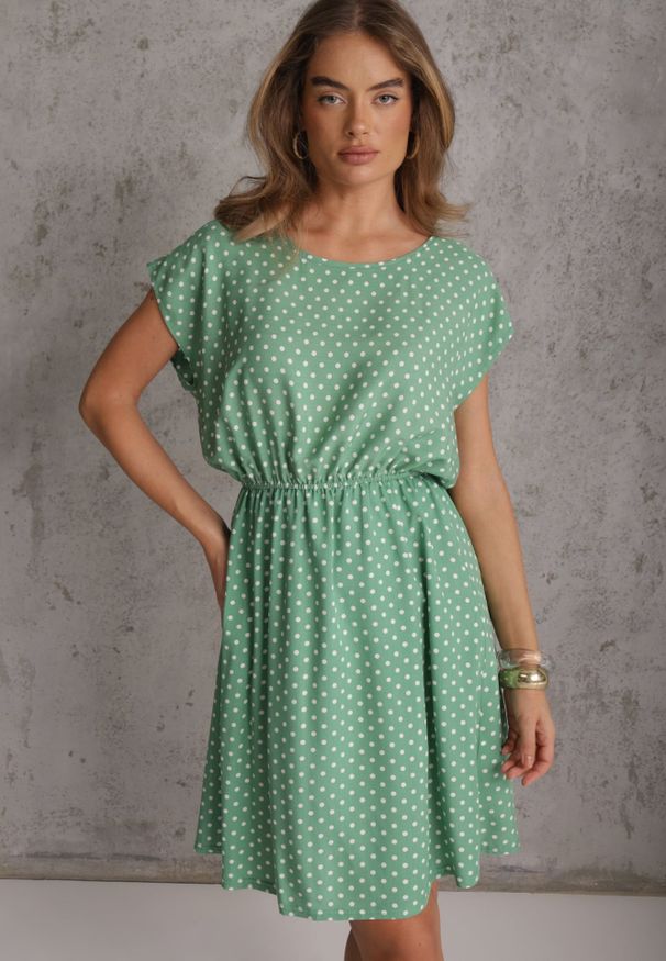 Renee - Zielona Rozkloszowana Sukienka Retro z Wiskozy w Groszki Tetia. Kolor: zielony. Materiał: wiskoza. Długość rękawa: krótki rękaw. Wzór: grochy. Typ sukienki: rozkloszowane. Styl: retro