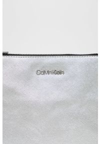 Calvin Klein Torebka kolor srebrny. Kolor: srebrny. Rodzaj torebki: na ramię #3