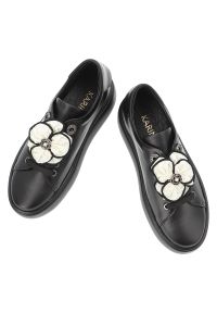 Czarne Sneakersy Karino Modne Obuwie Damskie. Okazja: na co dzień. Kolor: czarny. Materiał: skóra, jeans. Wzór: kwiaty. Obcas: na platformie. Styl: casual, elegancki #6