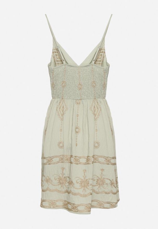 Born2be - Jasnozielona Sukienka Boho z Wiskozy na Ramiączkach Zdobiona Metalicznym Haftem Saleriela. Okazja: na co dzień, na spacer. Kolor: zielony. Materiał: wiskoza. Długość rękawa: na ramiączkach. Wzór: aplikacja, haft. Typ sukienki: rozkloszowane. Styl: boho