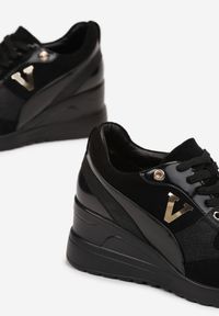 Renee - Czarne Sneakersy z Metalicznymi Wstawkami i Ozdobami na Koturnie Lierova. Wysokość cholewki: przed kostkę. Kolor: czarny. Szerokość cholewki: normalna. Wzór: aplikacja. Obcas: na koturnie #2