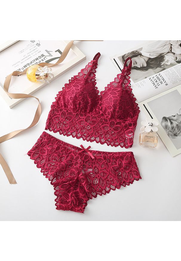 Intica - Komplet bielizny koronkowej braletka i figi na co dzień Jungeun. Stan: podwyższony. Kolor: czerwony. Materiał: koronka. Wzór: aplikacja