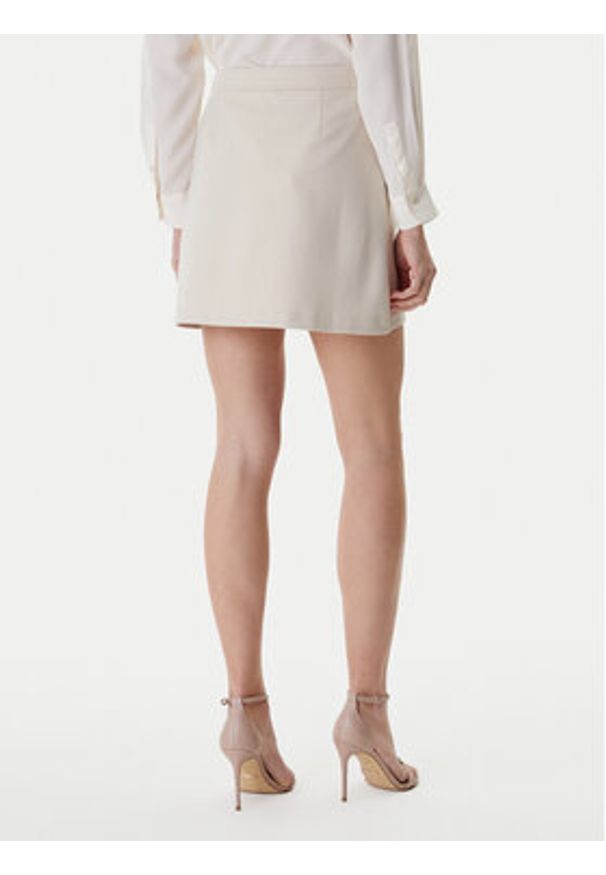 Guess Spódnica mini W6RD57 KCMU2 Beżowy Classic Fit. Kolor: beżowy. Materiał: syntetyk