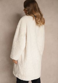 Renee - Biały Płaszcz Teddy o Dwurzędowym Kroju Oversize Azzena. Okazja: na spacer, na co dzień. Typ kołnierza: golf. Kolor: biały. Materiał: jeans. Styl: casual #5