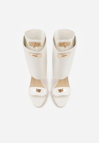 Born2be - Białe Sandały w Stylu Botków z Ozdobnymi Klamrami Neamerephis. Okazja: na co dzień. Zapięcie: klamry. Kolor: biały. Materiał: skóra. Wzór: gładki, aplikacja. Styl: casual #6