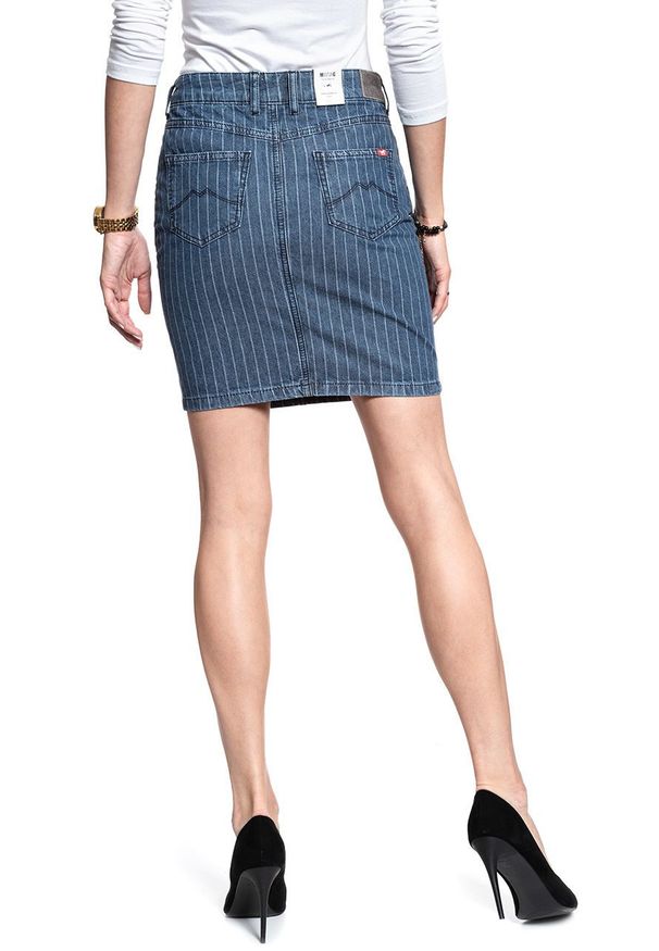Mustang - SPÓDNICA JEANSOWA MUSTANG Laura Skirt 1008131 5000 880. Materiał: jeans. Wzór: paski