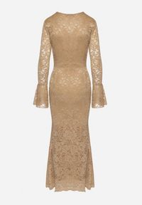 Born2be - Beżowa Koronkowa Sukienka o Dopasowanym Kroju z Szerokim Dołem Annadira. Kolor: beżowy. Materiał: koronka. Typ sukienki: proste #6
