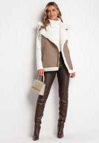 Born2be - Beżowa Kamizelka Bezrękawnik w Stylu Biker z Ekozamszu z Futerkiem Terone. Kolor: beżowy. Materiał: futro. Długość rękawa: bez rękawów. Wzór: aplikacja #1