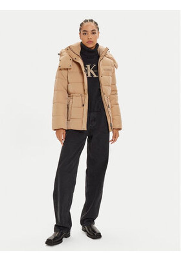 Calvin Klein Kurtka zimowa K20K207739 Beżowy Regular Fit. Kolor: beżowy. Materiał: syntetyk. Sezon: zima