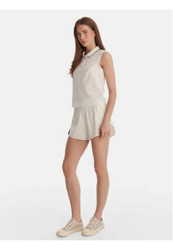 Guess Polo V6GP03 K2958 Biały Regular Fit. Typ kołnierza: polo. Kolor: biały. Materiał: bawełna