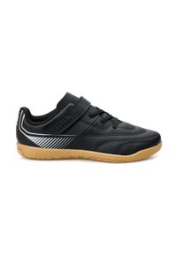 KIPSTA - Buty do piłki nożnej halowej dla dzieci Kipsta Futsal 100. Zapięcie: rzepy. Kolor: czarny, szary, wielokolorowy, beżowy. Materiał: poliester. Sport: piłka nożna