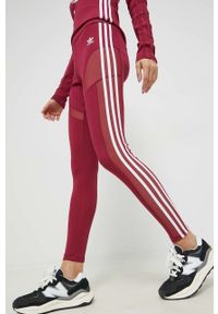 adidas Originals legginsy damskie kolor bordowy z aplikacją. Stan: podwyższony. Kolor: czerwony. Materiał: materiał. Wzór: aplikacja #1