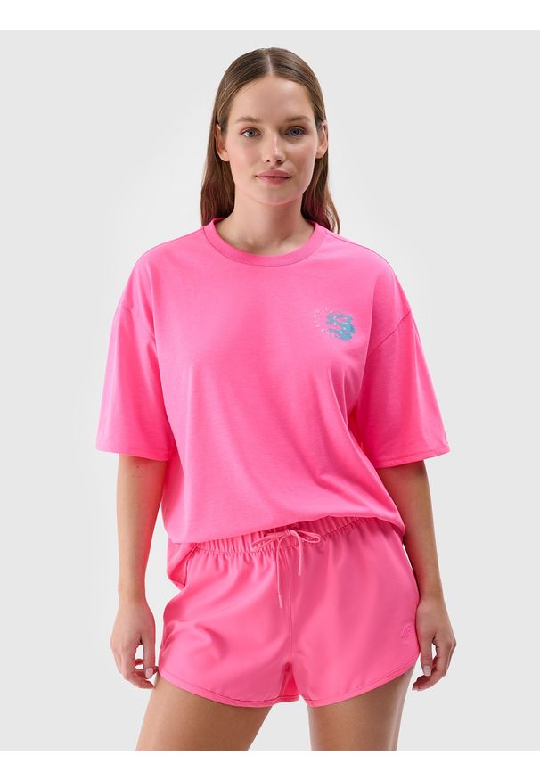4f - 4F T-shirt oversize z nadrukiem damski - fuksja S. Okazja: na co dzień. Kolor: różowy. Materiał: dzianina, bawełna, syntetyk, jersey, materiał. Długość rękawa: krótki rękaw. Długość: krótkie. Wzór: nadruk. Styl: klasyczny, sportowy, casual