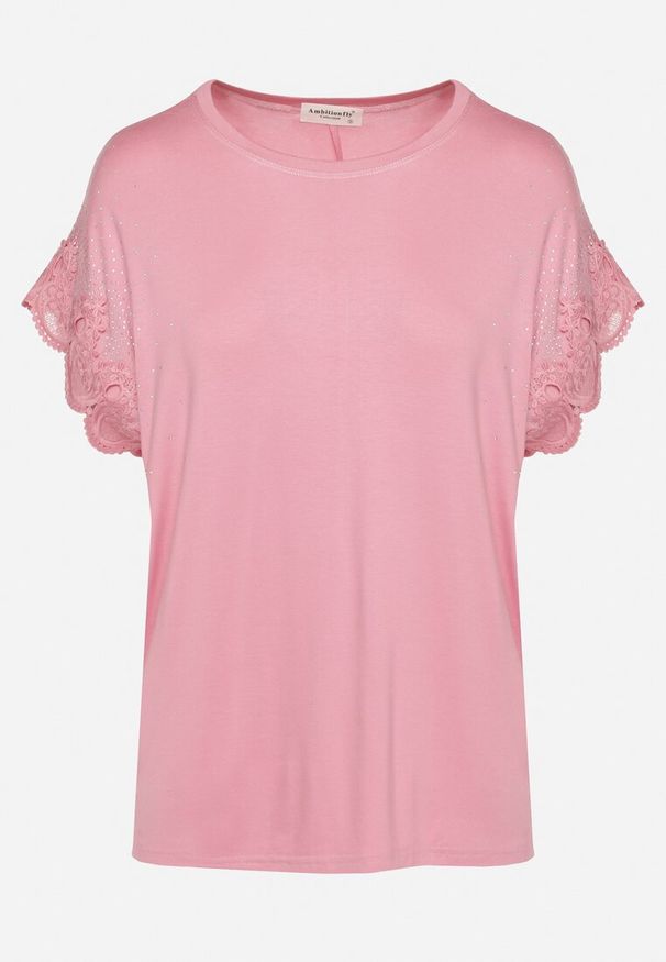Born2be - Różowa Bawełniana Bluzka Nietoperz z Koronkowymi Rękawami z Cyrkoniami Adivain. Okazja: na co dzień. Kolor: różowy. Materiał: bawełna, koronka. Styl: casual, elegancki, klasyczny