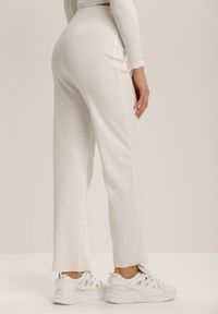 Renee - Białe Spodnie Szerokie Salanome. Stan: podwyższony. Kolor: biały. Materiał: guma, dzianina. Wzór: ażurowy, prążki #2