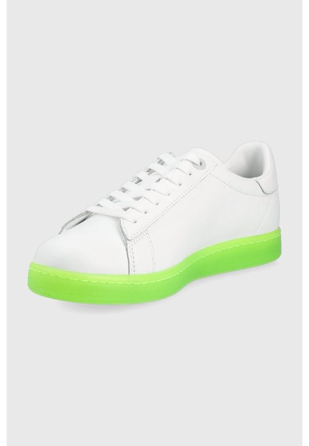 EA7 Emporio Armani buty skórzane kolor biały. Nosek buta: okrągły. Zapięcie: sznurówki. Kolor: biały. Materiał: skóra