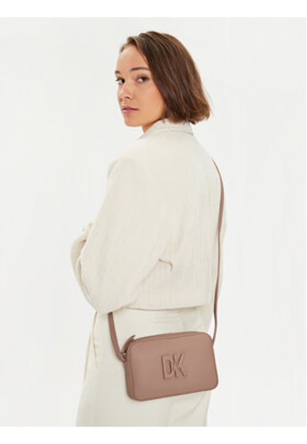 DKNY Torebka Seventh Avenue Sm Ca R33EKY31 Beżowy. Kolor: beżowy. Materiał: skórzane