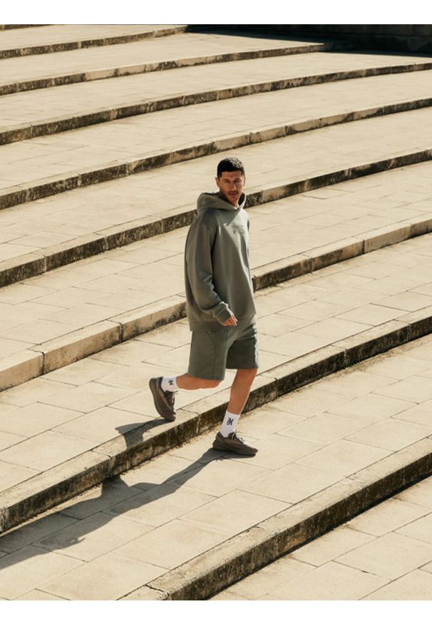 4f - 4F Spodenki dresowe z bawełną organiczną męskie 4F x Robert Lewandowski XXL. Kolor: szary. Materiał: bawełna, dresówka. Wzór: nadruk