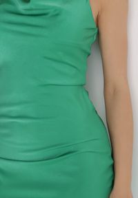 Born2be - Zielona Satynowa Sukienka Phinereia. Kolor: zielony. Materiał: satyna. Długość rękawa: na ramiączkach. Wzór: jednolity. Styl: klasyczny, elegancki. Długość: midi #6