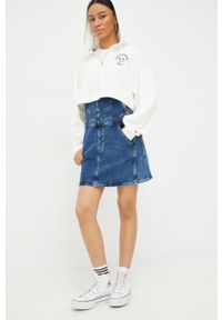 Tommy Jeans bluza DW0DW13570.9BYY damska kolor biały z kapturem z aplikacją. Typ kołnierza: kaptur. Kolor: biały. Materiał: bawełna, dzianina. Długość rękawa: długi rękaw. Długość: krótkie. Wzór: aplikacja #5