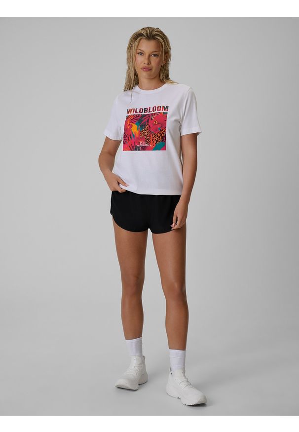 4f - 4F T-shirt regular z nadrukiem damski - biały M. Okazja: na co dzień, na plażę. Kolor: biały. Materiał: bawełna, dzianina. Wzór: nadruk. Sezon: lato. Styl: wakacyjny, casual, klasyczny, sportowy