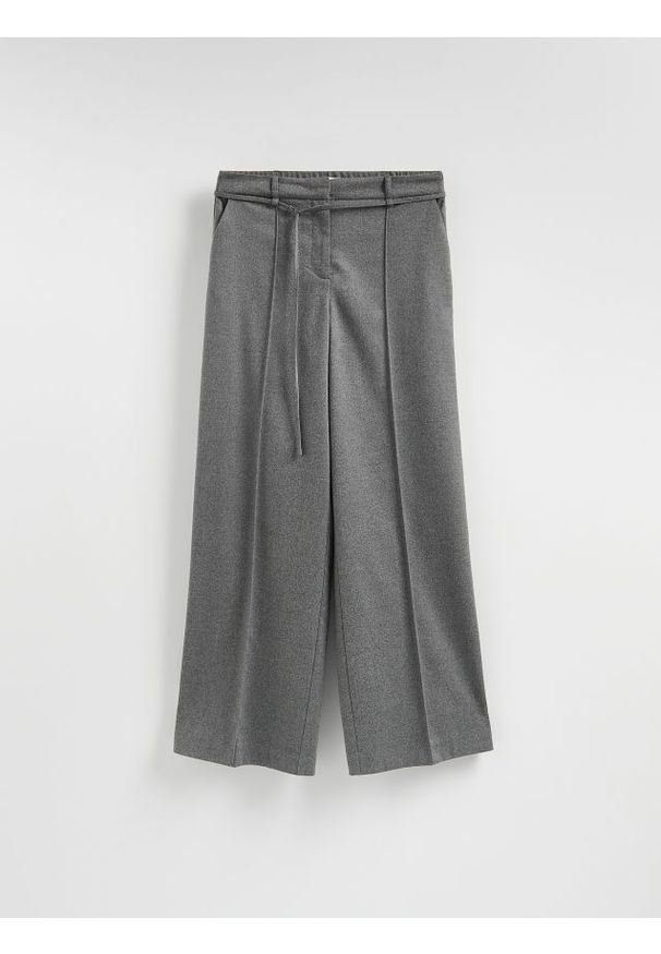 Reserved - Spodnie z kantem - ciemnoszary. Kolor: szary. Materiał: wiskoza, tkanina