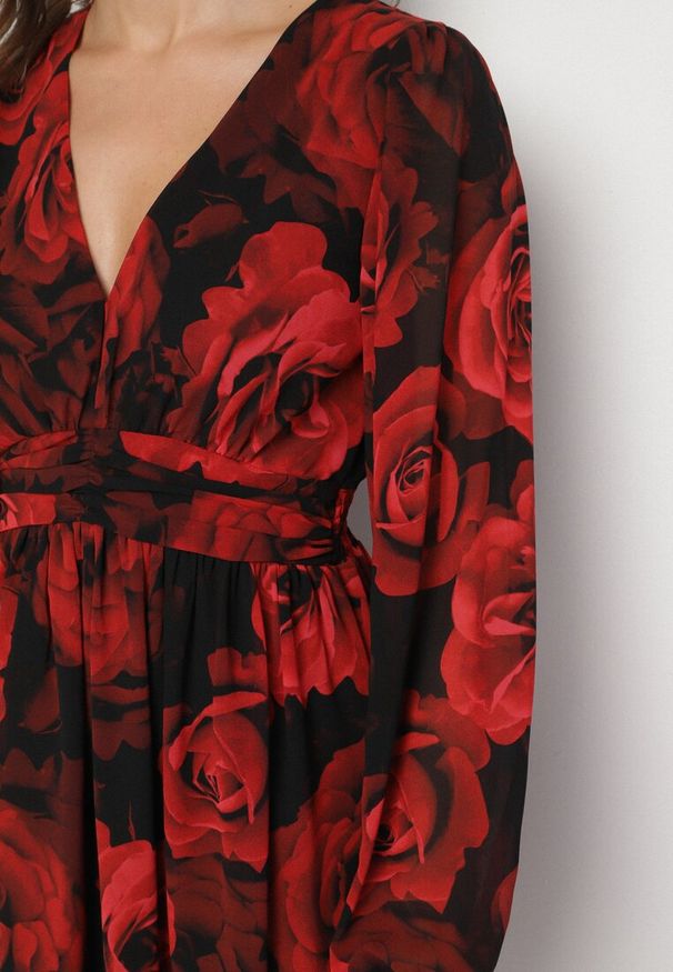 Born2be - Czarno-Czerwona Rozkloszowana Sukienka w Róże z Bufiastymi Rękawami i Marszczeniem w Talii Senarielle. Okazja: na co dzień, na imprezę. Kolor: czarny. Materiał: skóra. Sezon: wiosna. Styl: casual, elegancki