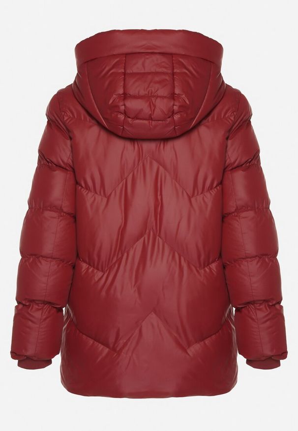 Born2be - Bordowa Pikowana Kurtka z Kapturem Ozdobiona Sznurkami Olittia. Okazja: na co dzień. Typ kołnierza: kaptur. Kolor: czerwony. Wzór: aplikacja. Styl: casual