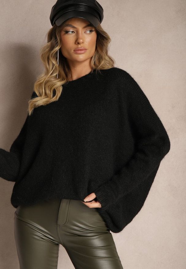 Renee - Czarny Casualowy Sweter Oversize Allethia. Okazja: na co dzień. Kolor: czarny. Styl: casual