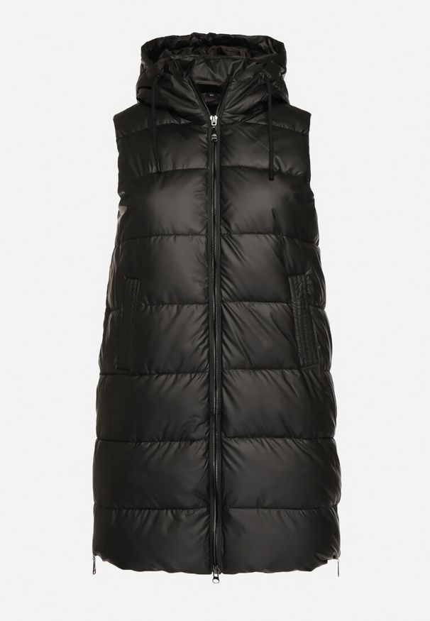 Born2be - Czarna Pikowana Kamizelka z Kapturem na Suwak i Napy Timella. Okazja: na spacer, na co dzień. Typ kołnierza: kaptur. Kolekcja: plus size. Kolor: czarny. Materiał: jeans. Wzór: aplikacja. Styl: elegancki, casual, klasyczny