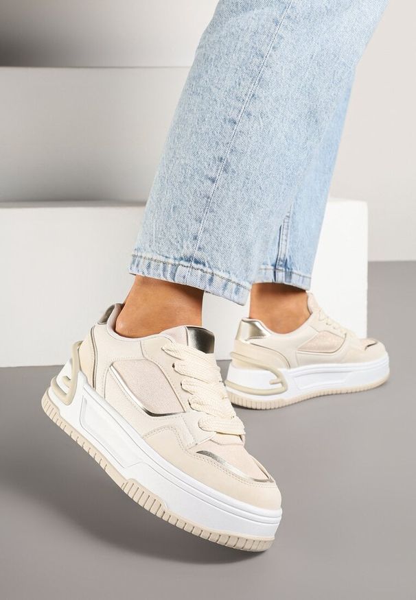 Born2be - Beżowe Sneakersy na Grubej Tłoczonej Podeszwie Deoliera. Okazja: na co dzień. Nosek buta: okrągły. Kolor: beżowy. Materiał: jeans. Wzór: gładki
