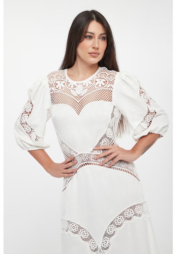 Twinset Milano - Sukienka midi ażurowa TWINSET. Wzór: ażurowy. Długość: midi