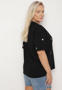 Born2be - Czarny Bawełniany T-shirt Zdobiony Haftem w Kształcie Serc Naloree. Okazja: na co dzień. Kolekcja: plus size. Kolor: czarny. Materiał: bawełna. Wzór: aplikacja, haft. Styl: klasyczny, elegancki, casual