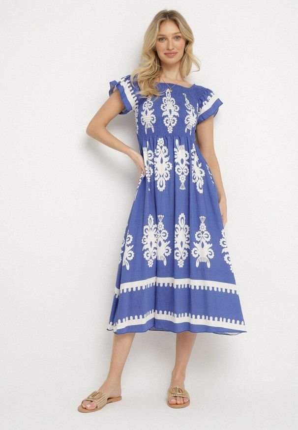 Born2be - Niebieska Wiskozowa Sukienka w Ornamentalne Wzory o Rozkloszowanym Kroju Divessa. Kolor: niebieski. Materiał: wiskoza. Długość rękawa: krótki rękaw. Typ sukienki: proste