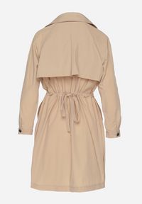 Born2be - Beżowy Dwurzędowy Płaszcz z Bawełną i Regulowanymi Rękawami Ściągany z Tyłu Paskiem Mevalina. Okazja: do pracy. Kolor: beżowy. Materiał: bawełna. Styl: elegancki, klasyczny #5