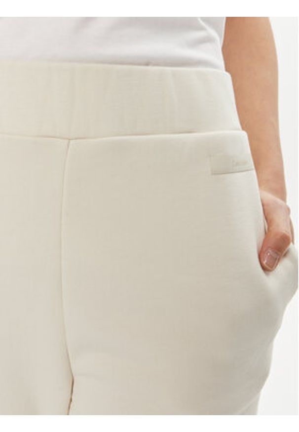 Calvin Klein Spodnie dresowe Micro Logo K20K206632 Écru Regular Fit. Materiał: bawełna