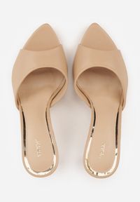 Renee - Jasnobeżowe Klapki na Szpilce VICES z Metaliczną Wstawką i Szpiczastym Noskiem Alarianne. Nosek buta: szpiczasty. Kolor: beżowy. Materiał: jeans. Obcas: na szpilce. Styl: wizytowy, elegancki #9