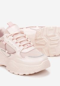 Renee - Różowe Sneakersy na Tłoczonej Podeszwie Zdobione Sznurkiem Wokół Pellesti. Kolor: różowy. Wzór: aplikacja