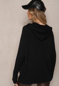 Renee - Czarny Sweter z Wiskozą i Kaszmirem oraz z Kapturem Nerolin. Okazja: na co dzień, na spacer. Typ kołnierza: kaptur. Kolor: czarny. Materiał: wiskoza, kaszmir. Styl: casual, elegancki