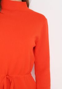 Born2be - Pomarańczowa Pudełkowa Sukienka Sweterkowa ze Ściągaczem Elenames. Kolor: pomarańczowy