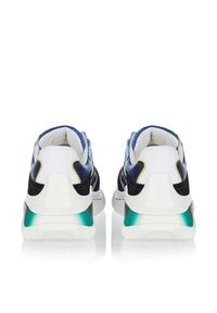 VALENTINO - Białe sneakersy z kolorowymi wstawkami. Kolor: szary. Materiał: jeans, zamsz. Wzór: kolorowy