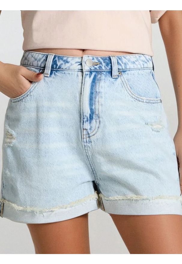 Sinsay - Szorty jeansowe mom fit - niebieski. Kolor: niebieski. Materiał: jeans